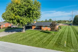 4015 W Camelot Rd, Piqua, OH 45356 - Photo 2
