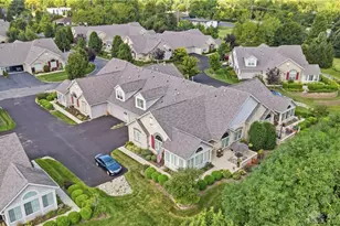 108 Scarborough Village Dr, Washington Twp, OH 45458 - Photo 4