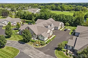 108 Scarborough Village Dr, Washington Twp, OH 45458 - Photo 2