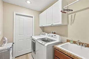 108 Scarborough Village Dr, Washington Twp, OH 45458 - Photo 32