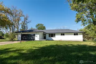 2640 N Emerald Dr, Beavercreek, OH 45431 - Photo 2