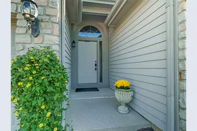 1048 Greenskeeper Way, Centerville, OH 45458 - Photo 8