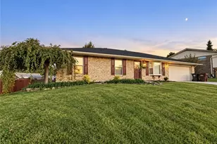 6230 7 Pines Dr, West Carrollton, OH 45449 - Photo 1