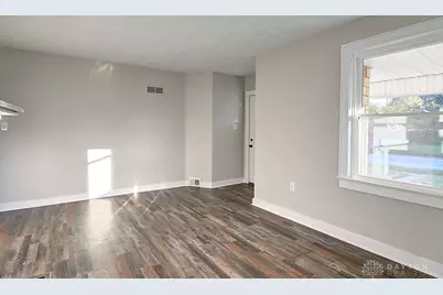 115 E Whittier Avenue, Fairborn, OH 45324 - Photo 6