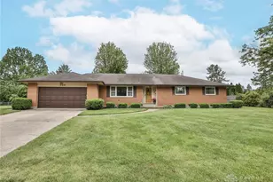 300 Magnolia Dr, Englewood, OH 45322 - Photo 1