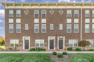 902 Brownstone Row, Springboro, OH 45066 - Photo 1