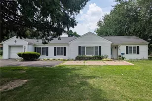 246 W Funderburg Rd, Fairborn, OH 45324 - Photo 1