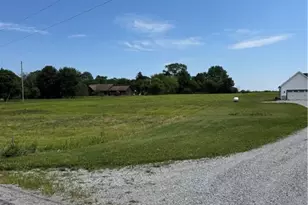 5436 N Hampton Rd, Springfield, OH 45502 - Photo 1