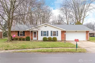 825 Hawthorne Dr, Tipp City, OH 45371 - Photo 1