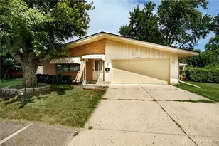 1629 Beaver Creek Ln, Kettering, OH 45429 - Photo 1