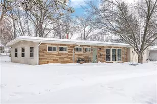 935 Fairacres Dr, Dayton, OH 45429 - Photo 1