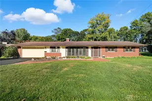 2215 S Linda Dr, Bellbrook, OH 45305 - Photo 1