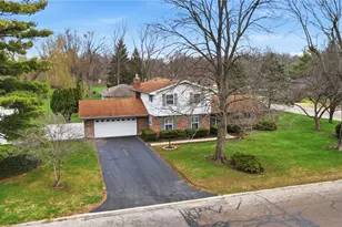 190 N Village Dr, Centerville, OH 45459 - Photo 1