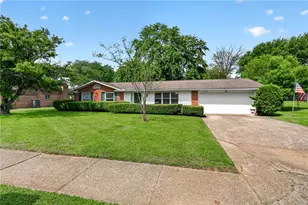 717 Robindale Dr, Waynesville, OH 45068 - Photo 1