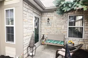 194 Villa Pointe Dr, Springboro, OH 45066 - Photo 1