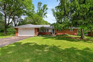 4200 Sugarcreek Dr, Bellbrook, OH 45305 - Photo 1