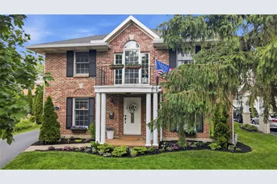 39 E Dixon Avenue, Oakwood, OH 45419 - Photo 1