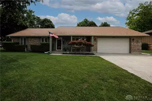 281 Scott Dr, Englewood, OH 45322 - Photo 1