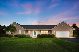135 Country Manor Dr, Wilmington, OH 45177 - Photo 1