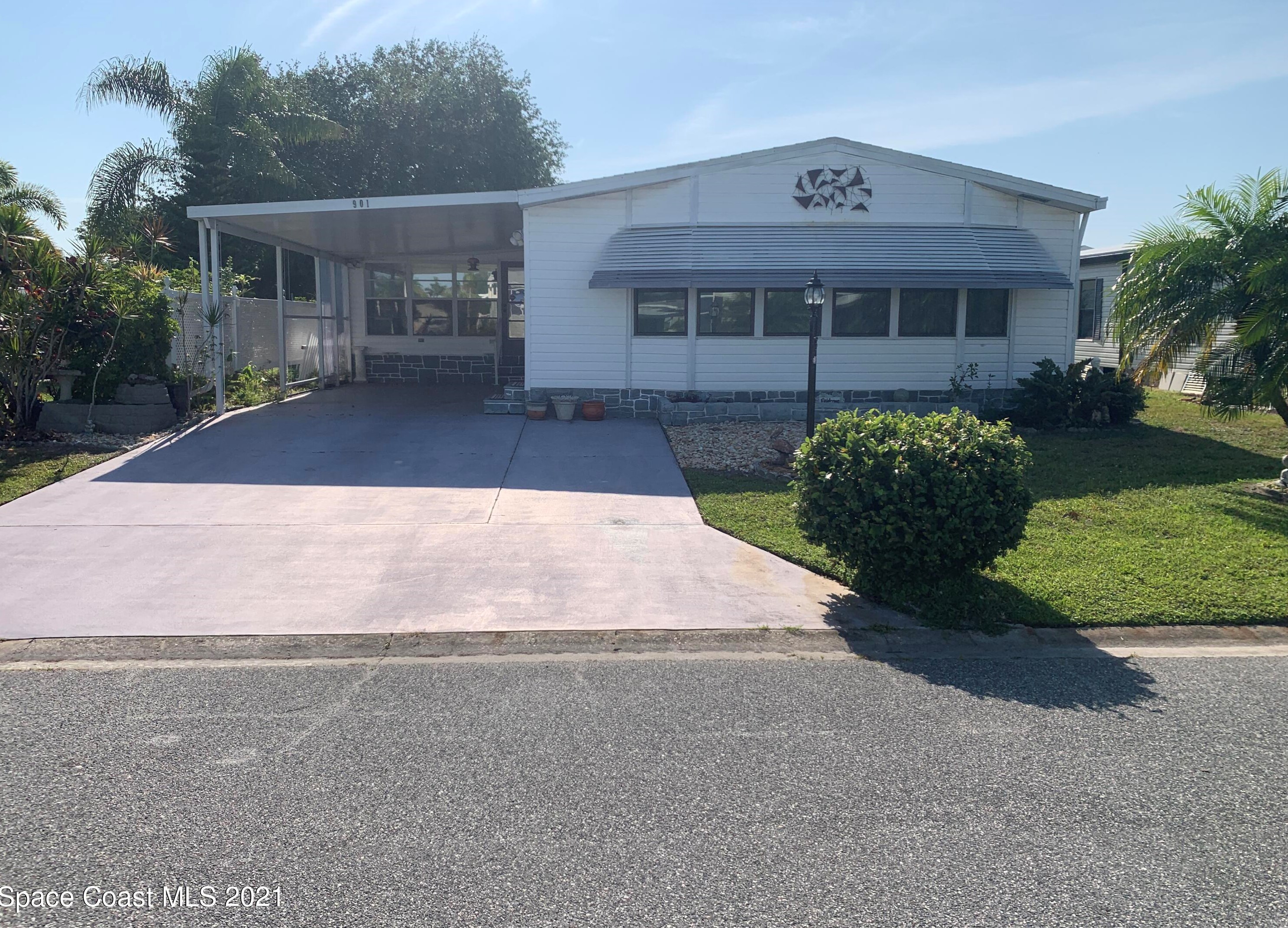 901 Periwinkle Cir, Sebastian, FL 32976