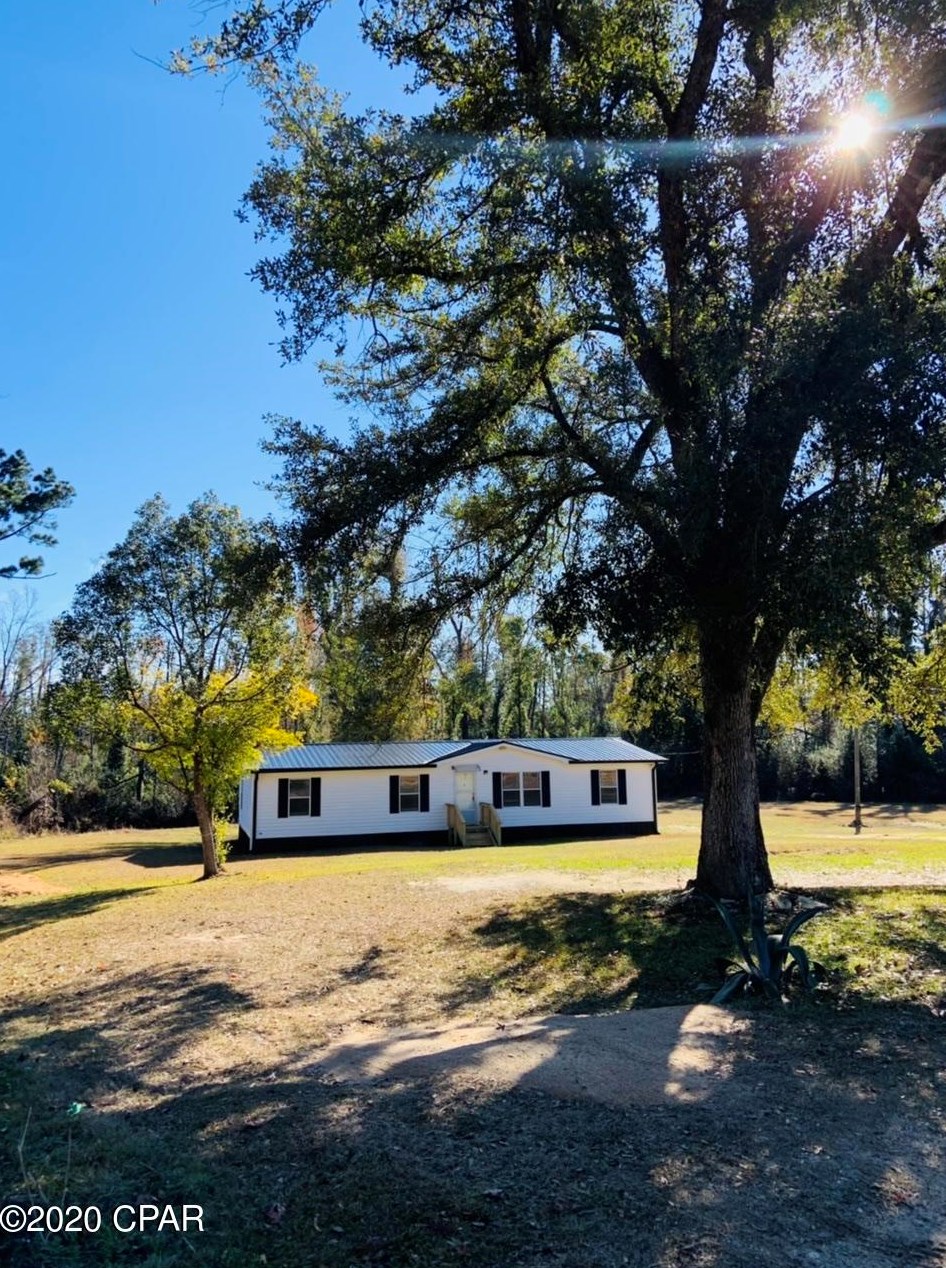 2476 Lark Ln, Marianna, FL 32448