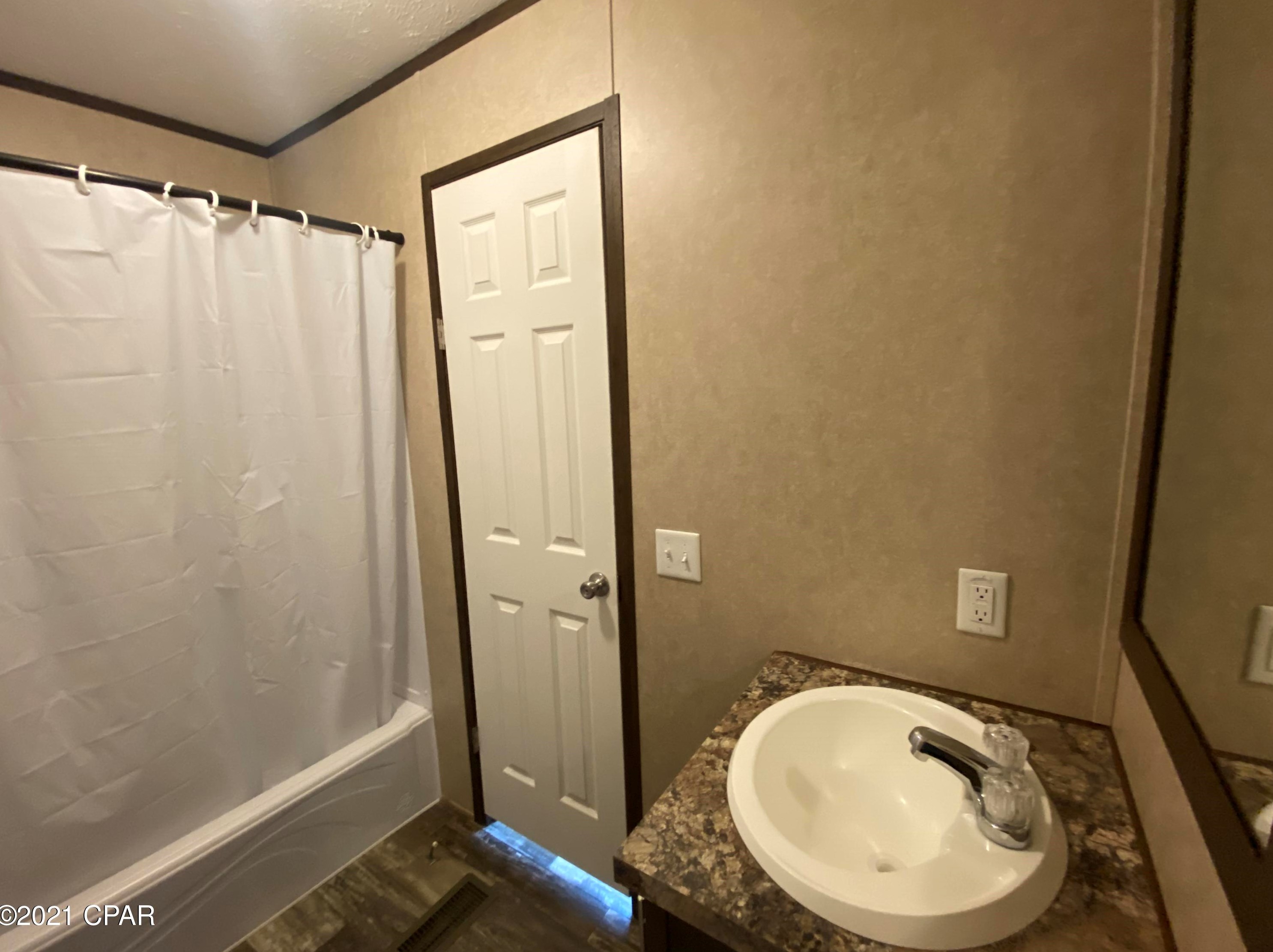 6725 6th St, Panama City, FL 32404-9512