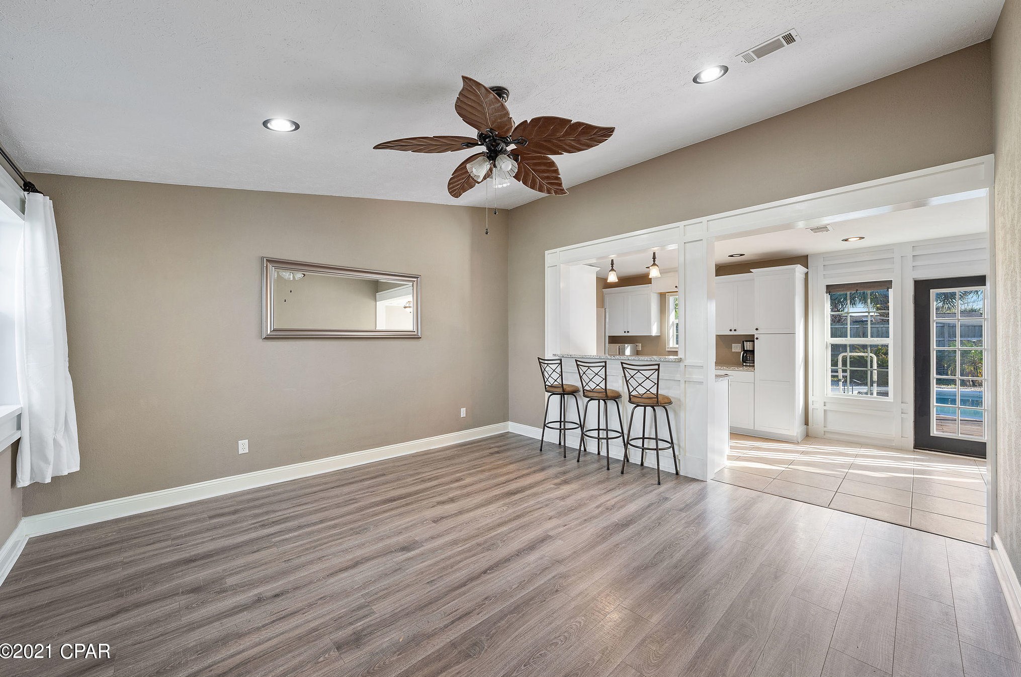 128 Coral Dr, Panama City, FL 32413-5212