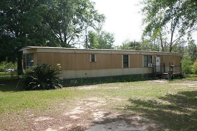 3252 Triple Ln, Caryville FL  32425-6406 exterior