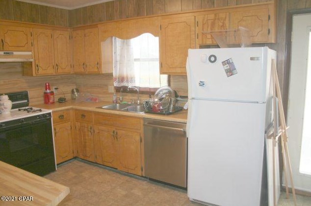 3252 Triple Ln, Caryville FL  32425-6406 exterior