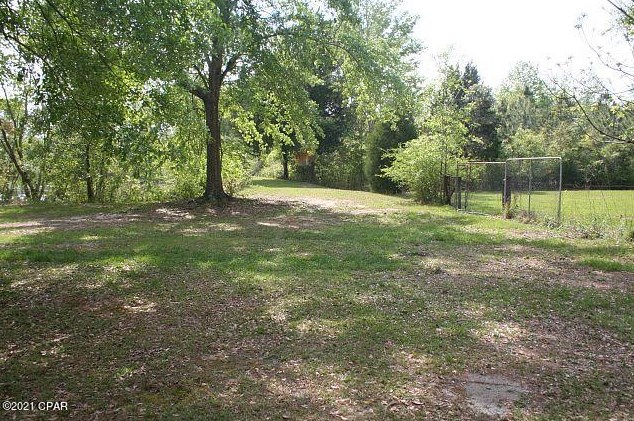 3252 Triple Ln, Caryville FL  32425-6406 exterior