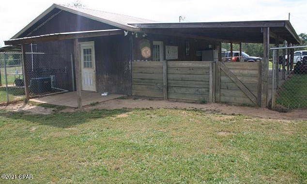 3252 Triple Ln, Caryville FL  32425-6406 exterior