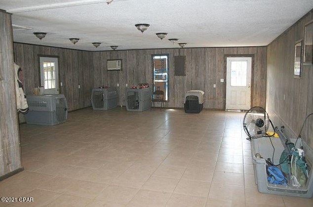 3252 Triple Ln, Caryville FL  32425-6406 exterior