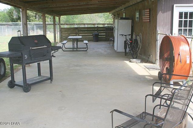 3252 Triple Ln, Caryville FL  32425-6406 exterior