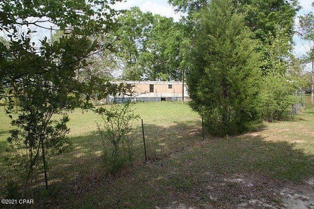 3252 Triple Ln, Caryville FL  32425-6406 exterior