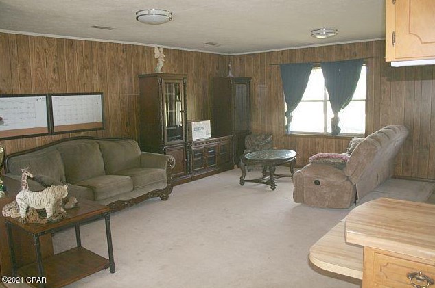 3252 Triple Ln, Caryville FL  32425-6406 exterior