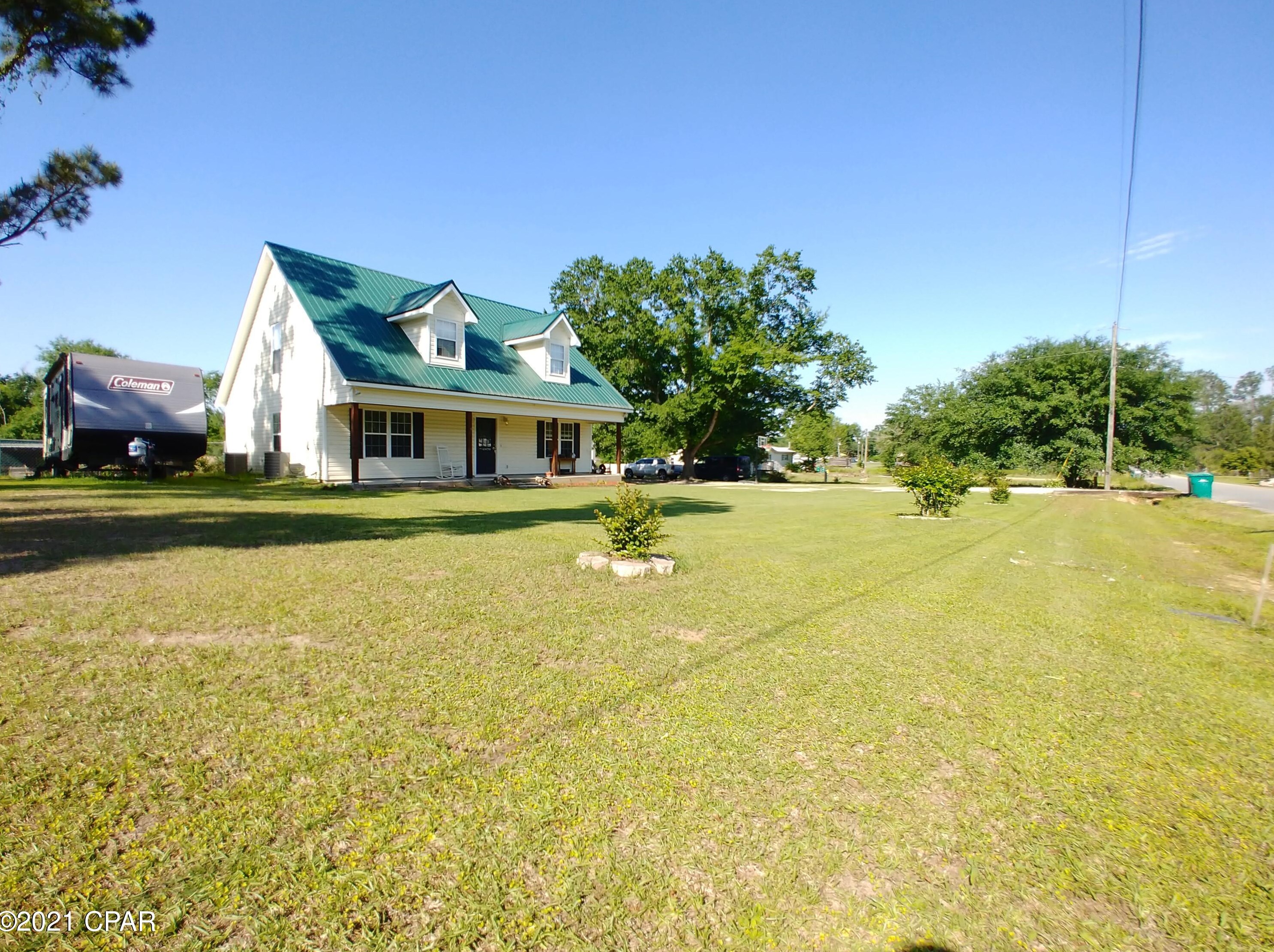 6870 Stephens St, Grand Ridge, FL 32442