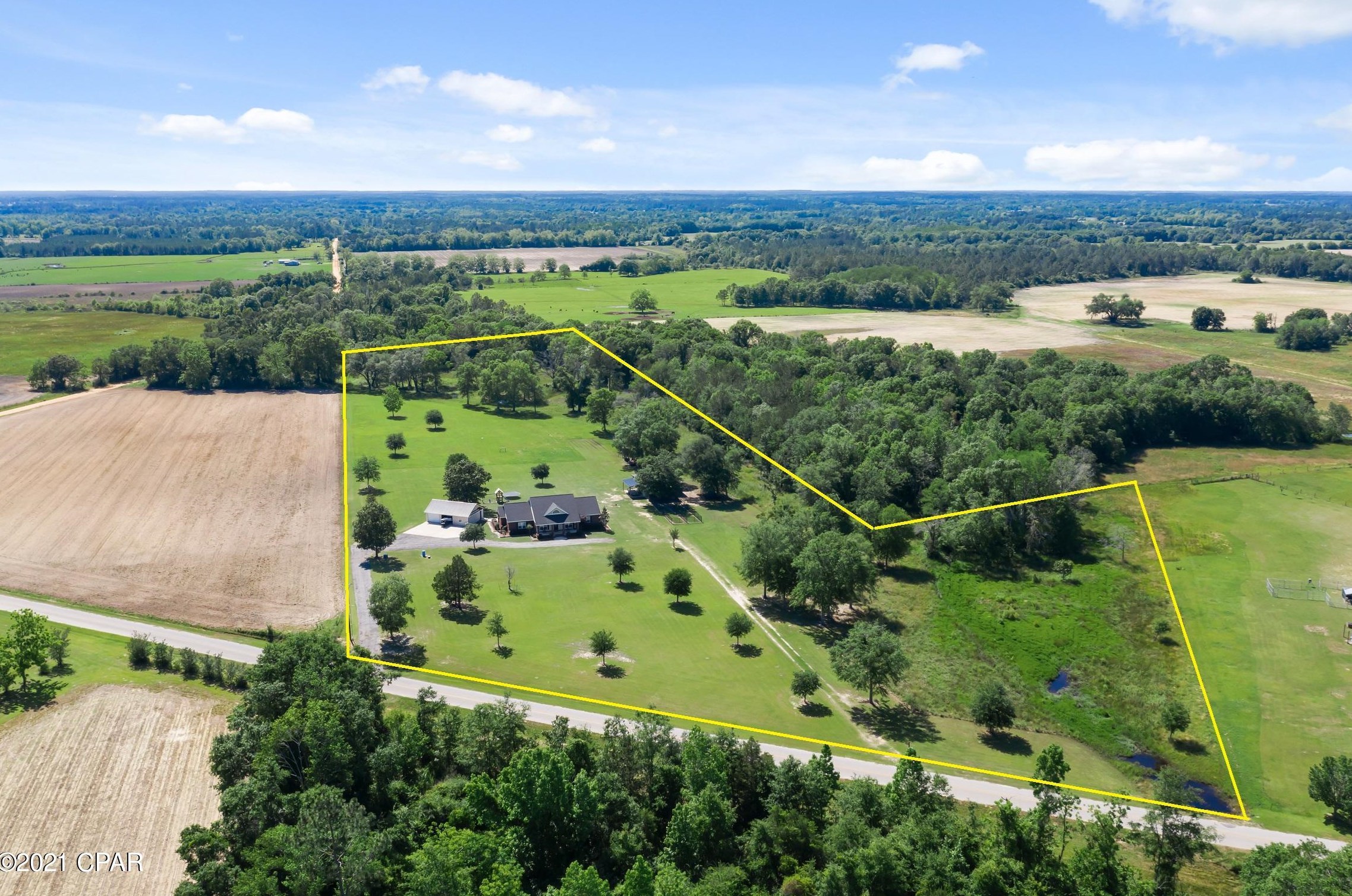 3953 Woodrest Rd, Cottondale, FL 32431