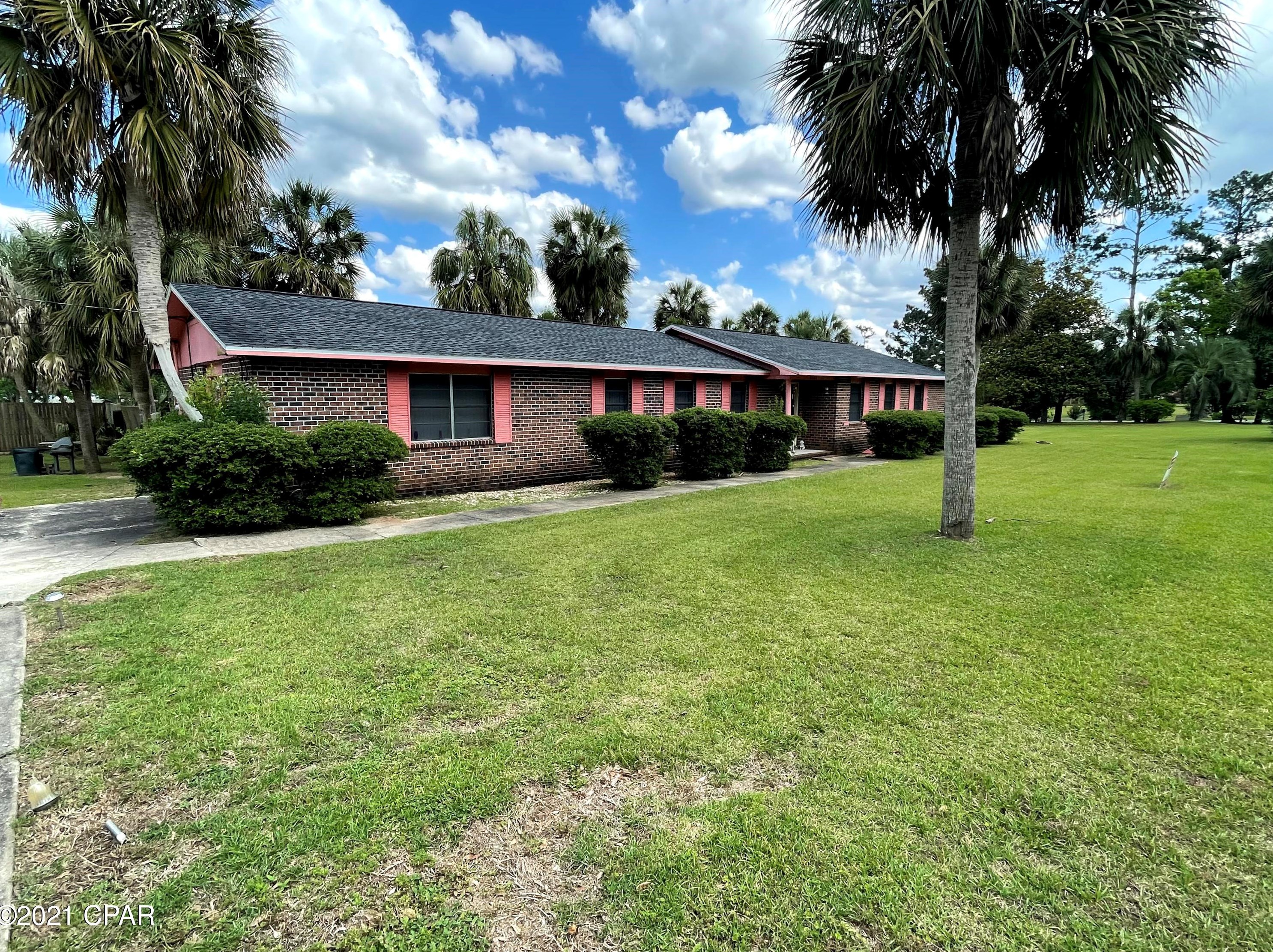 3136 Club Dr, Marianna, FL 32446