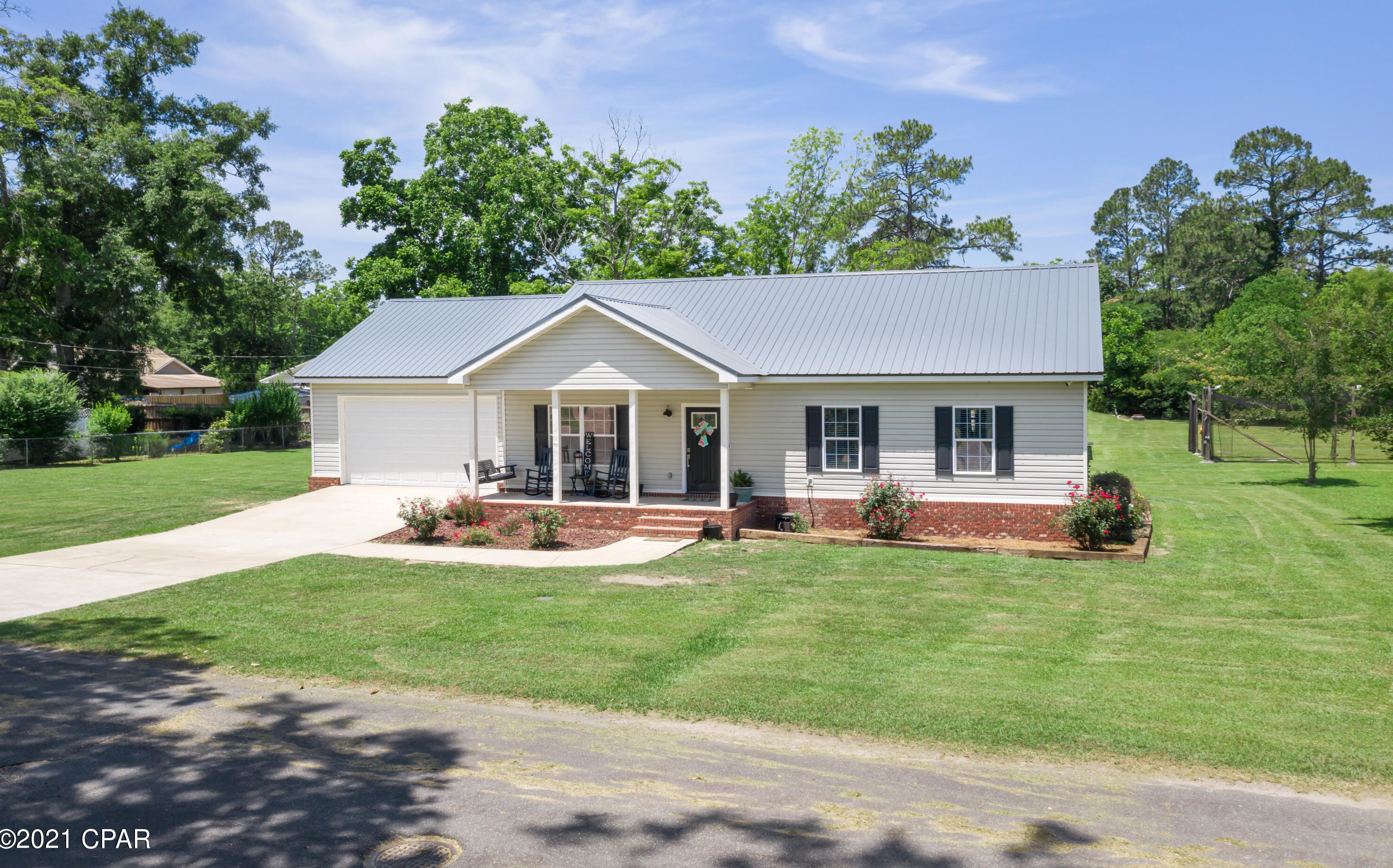 5385 Smith St, Graceville, FL 32440