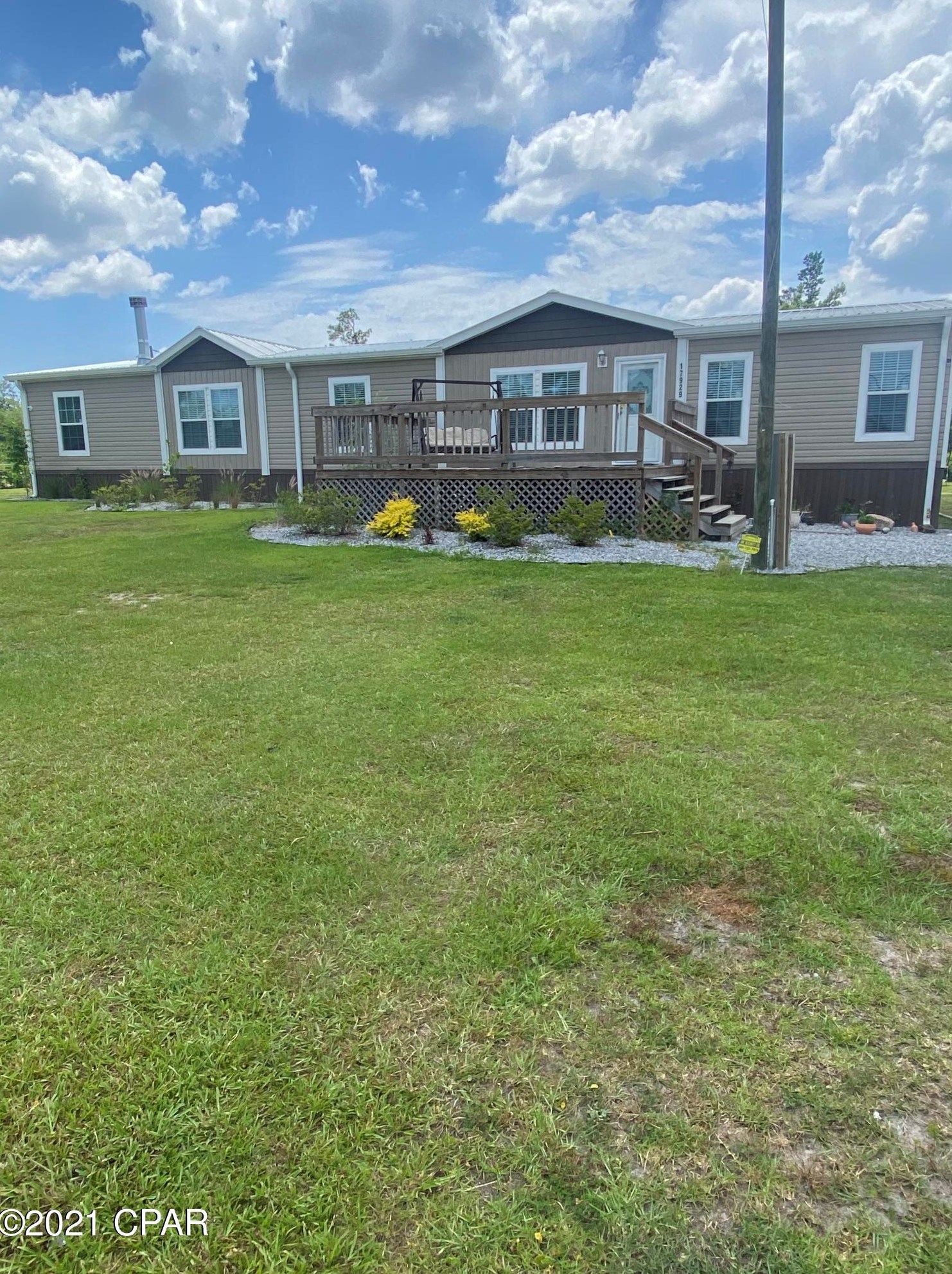 17929 Center Dr, Fountain, FL 32438