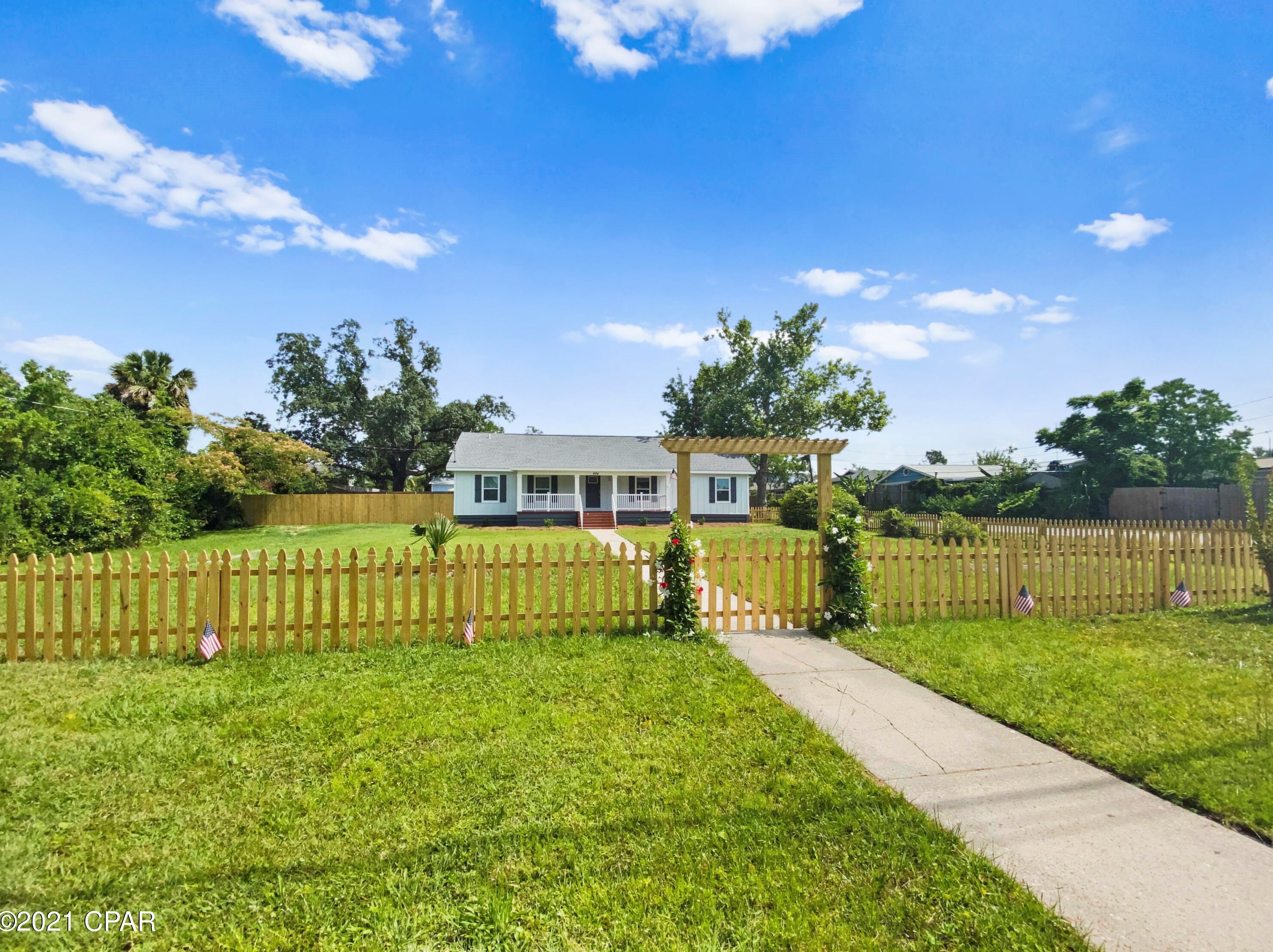 604 8th St, Panama City, FL 32401-3532