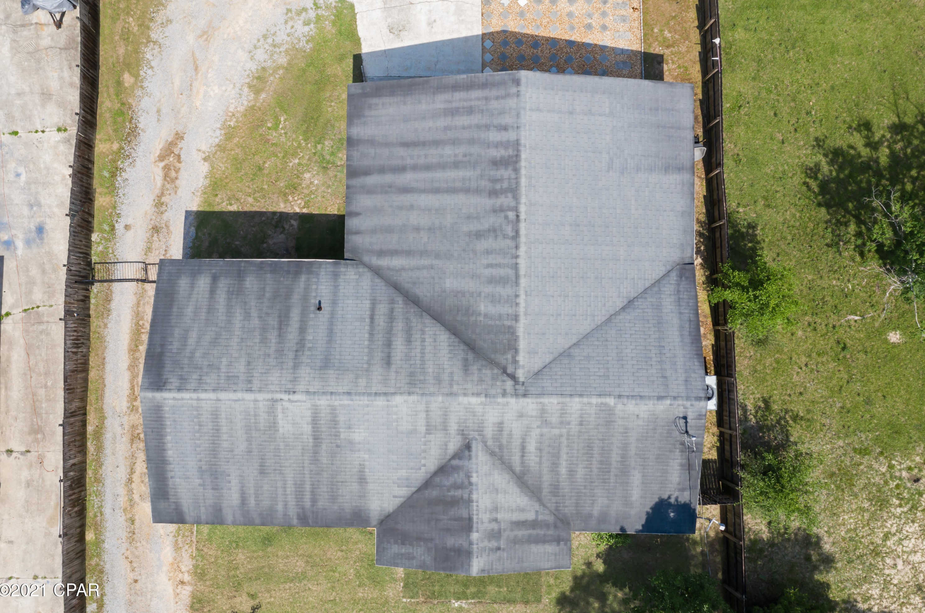 1200 State St, Caryville FL  32425-1404 exterior