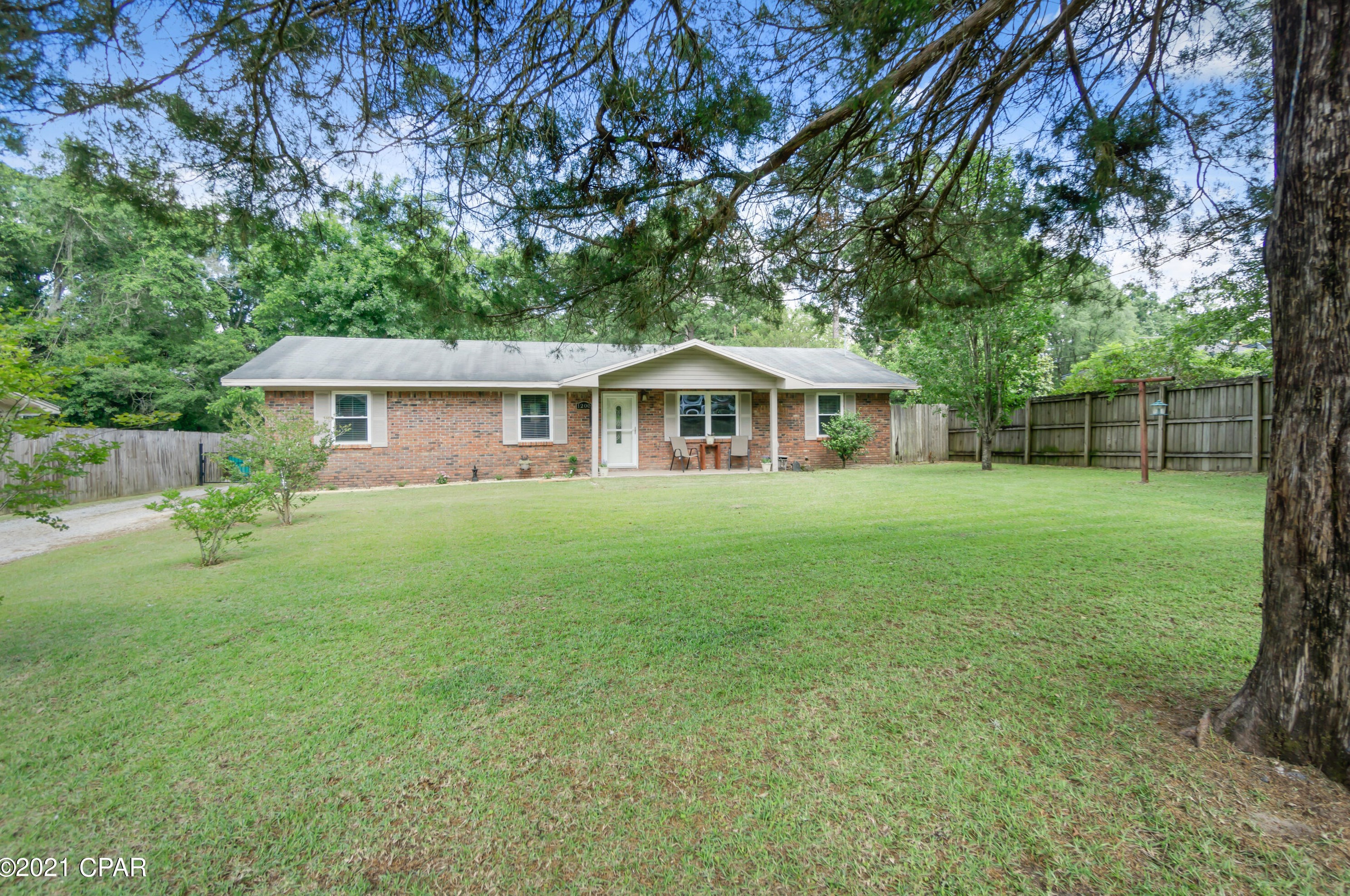 1200 State St, Caryville FL  32425-1404 exterior