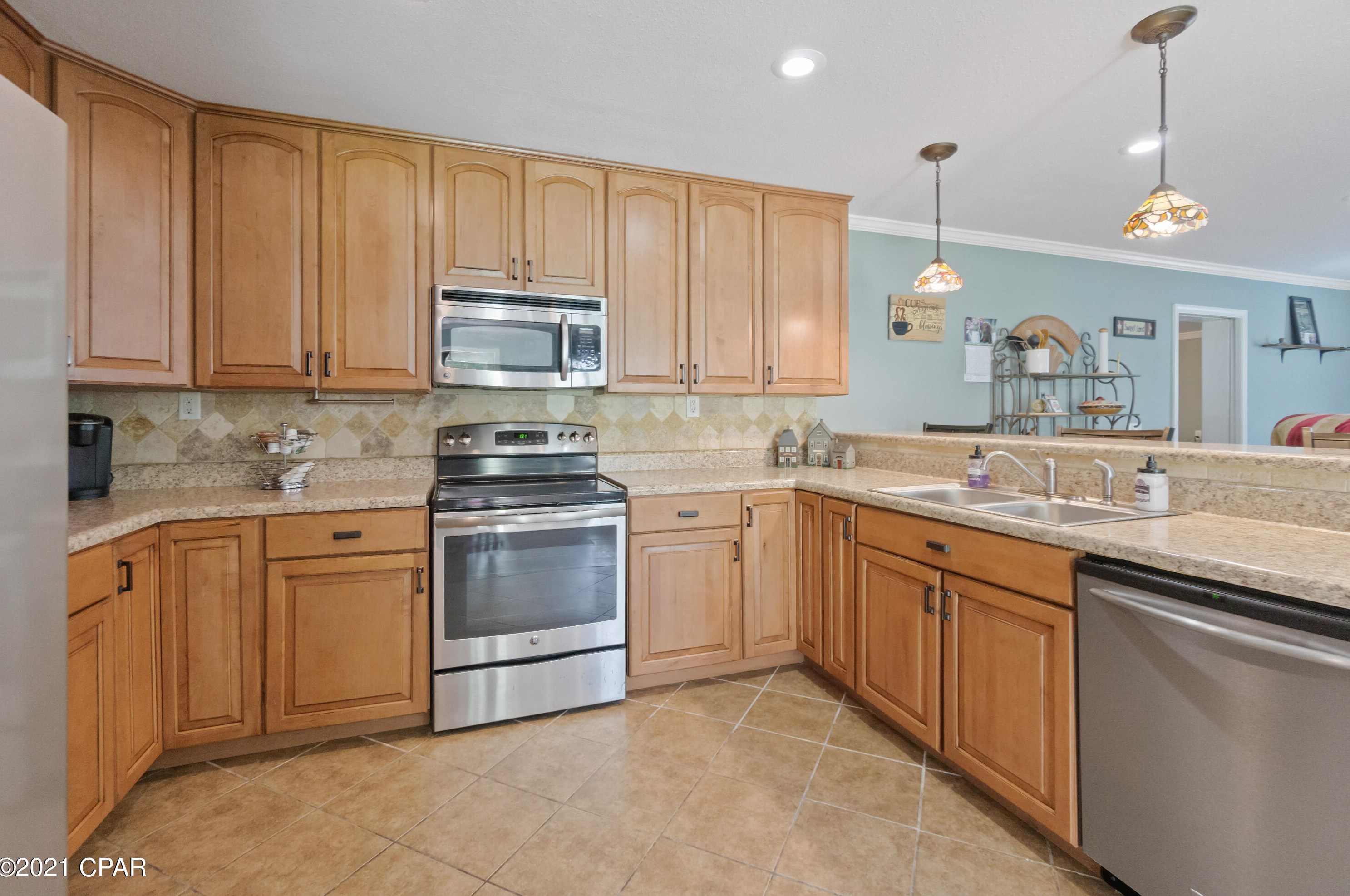 1200 State St, Caryville FL  32425-1404 exterior