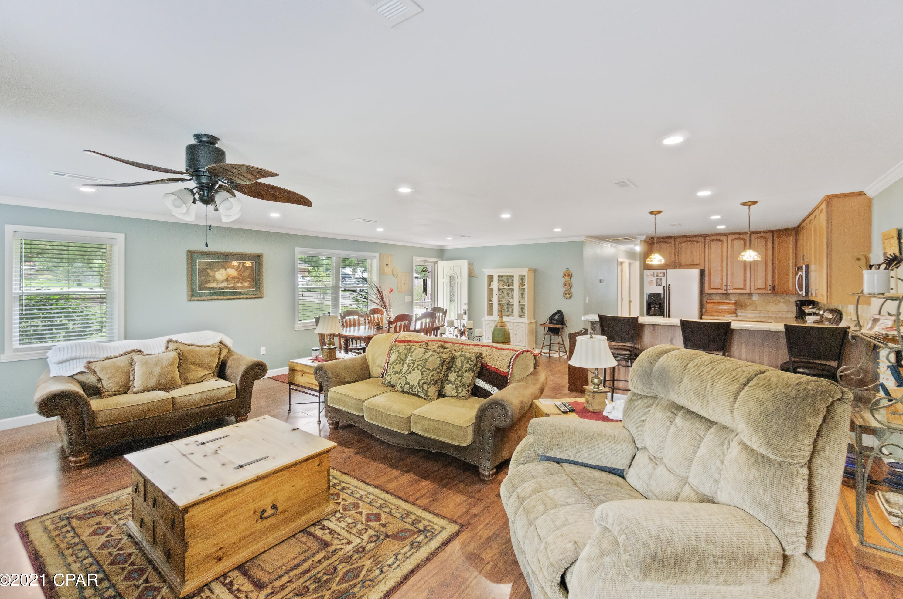 1200 State St, Caryville FL  32425-1404 exterior