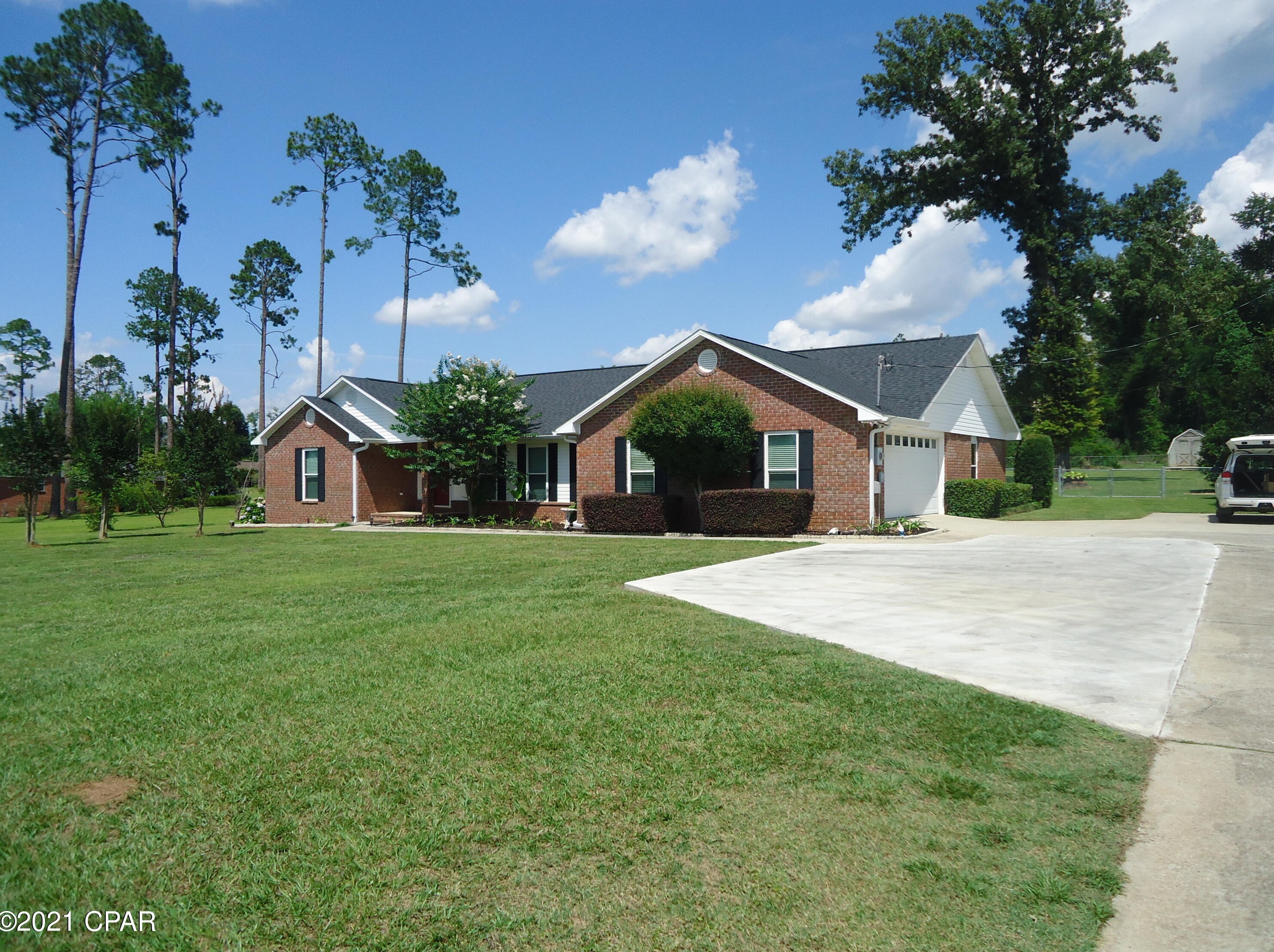 3354 Caverns Rd, Marianna, FL 32448