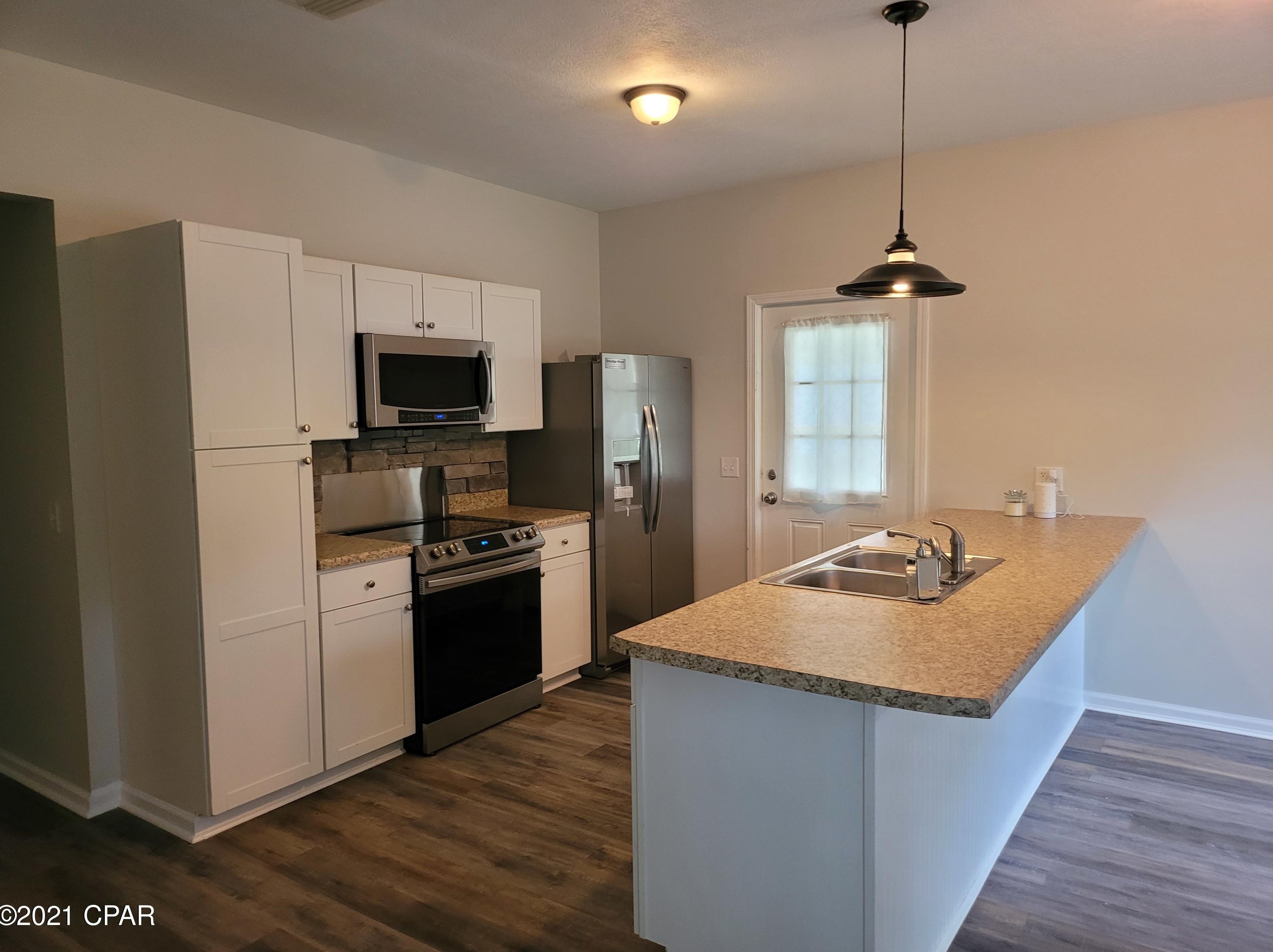 1064 White Ave, Graceville, FL 32440