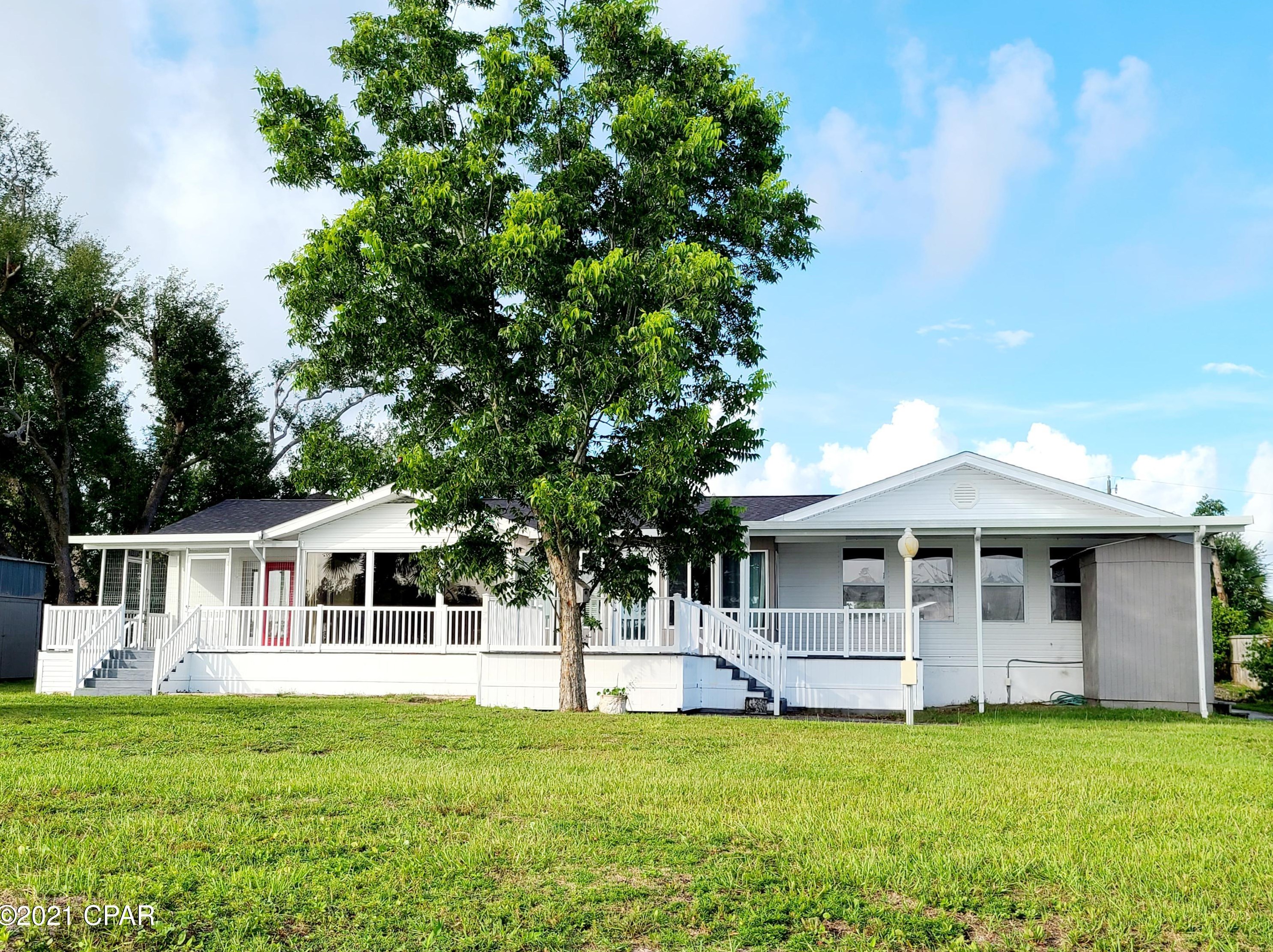 1135 N Bay Dr N, Lynn Haven, FL 32444