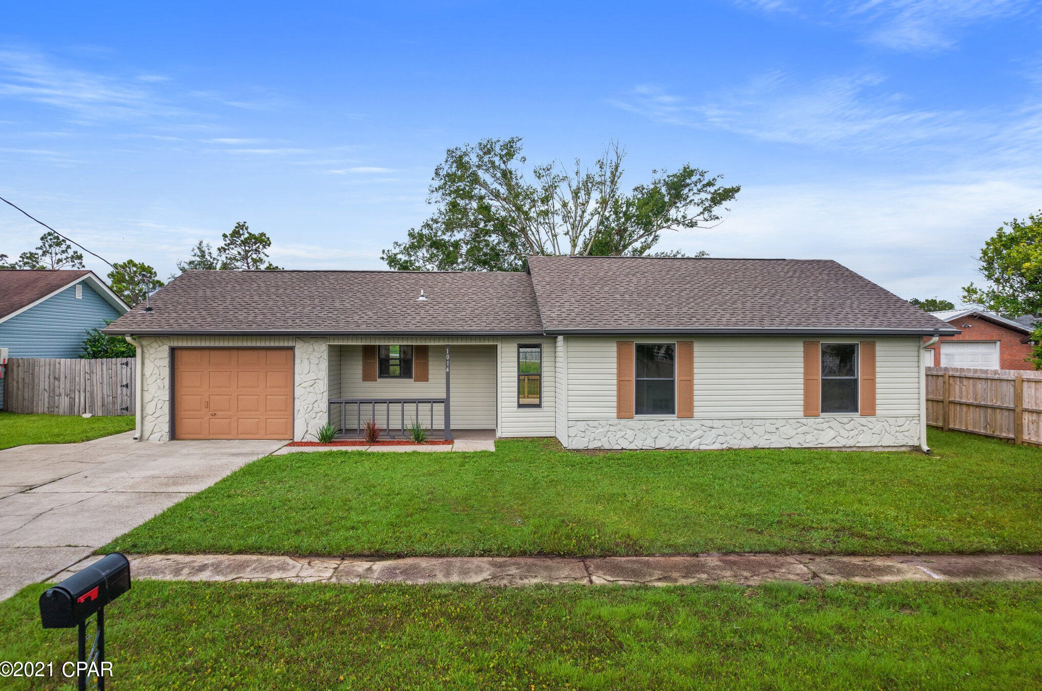 1014 E Pine Forest Dr, Lynn Haven, FL 32444