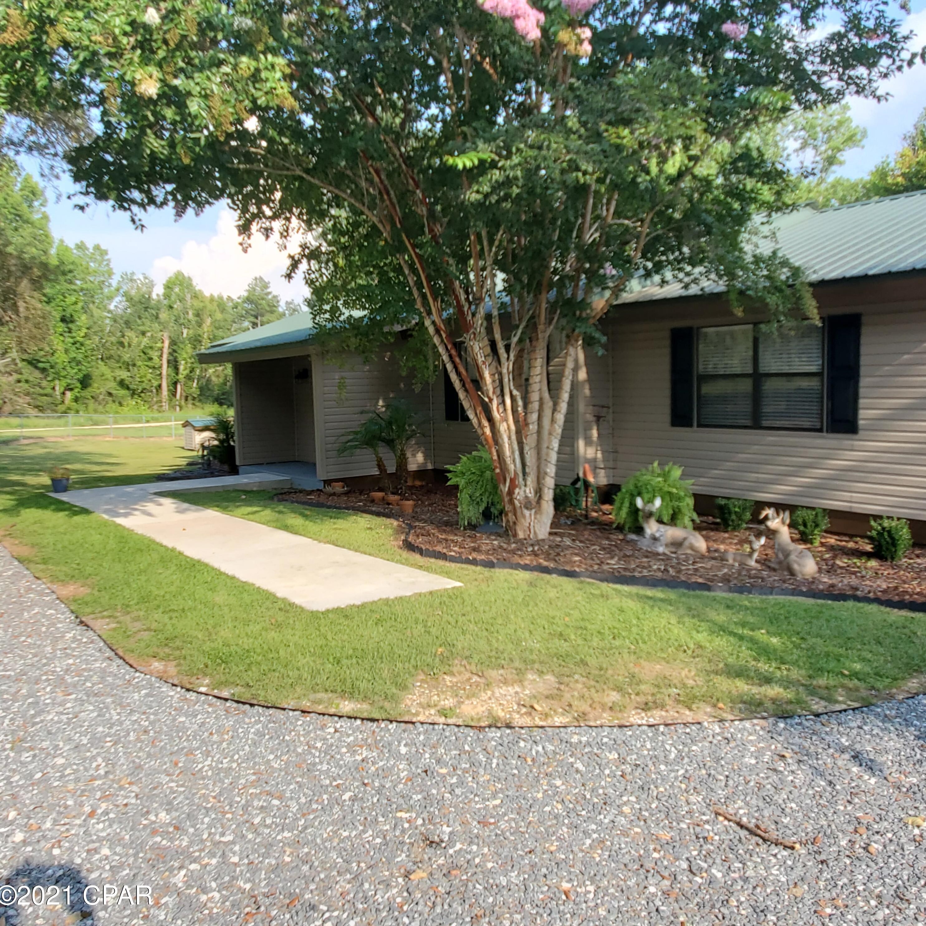 2799 W Laurel Dr, Alford, FL 32420